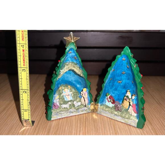 Vintage Christmas Tree Creche Made In Thailand Hinged Tree With Creche Inside - Picture 6 of 8